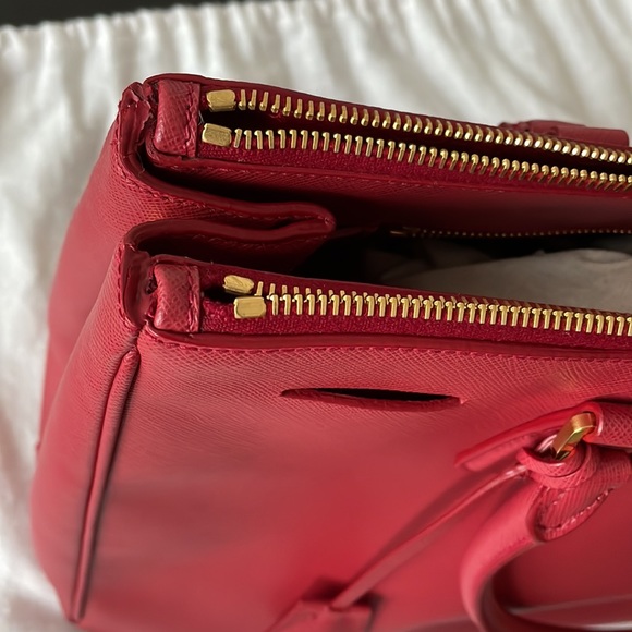 Prada bag (authentic) - Picture 5 of 9